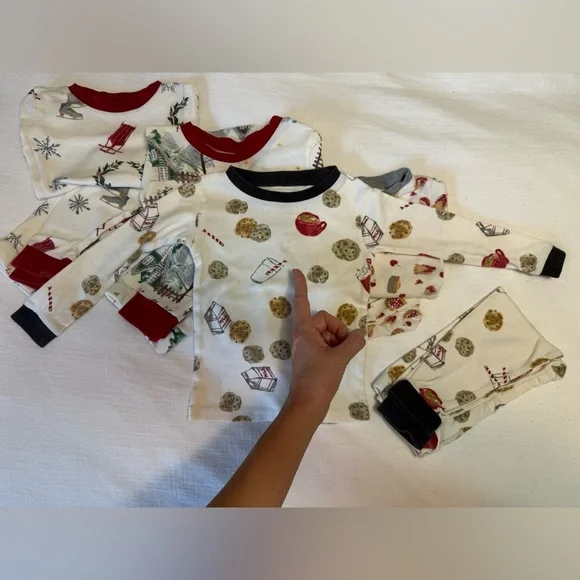 Burt’s Bees Baby | Bundle of 2-piece Holiday Pajama Sets | 18 months - Picture 12 of 16